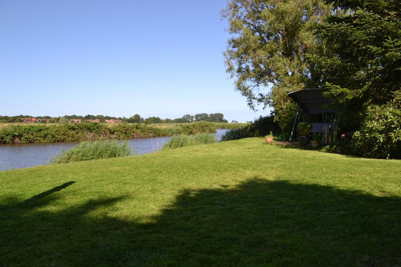 Ferienhaus Am Wasser Hinte Экстерьер фото